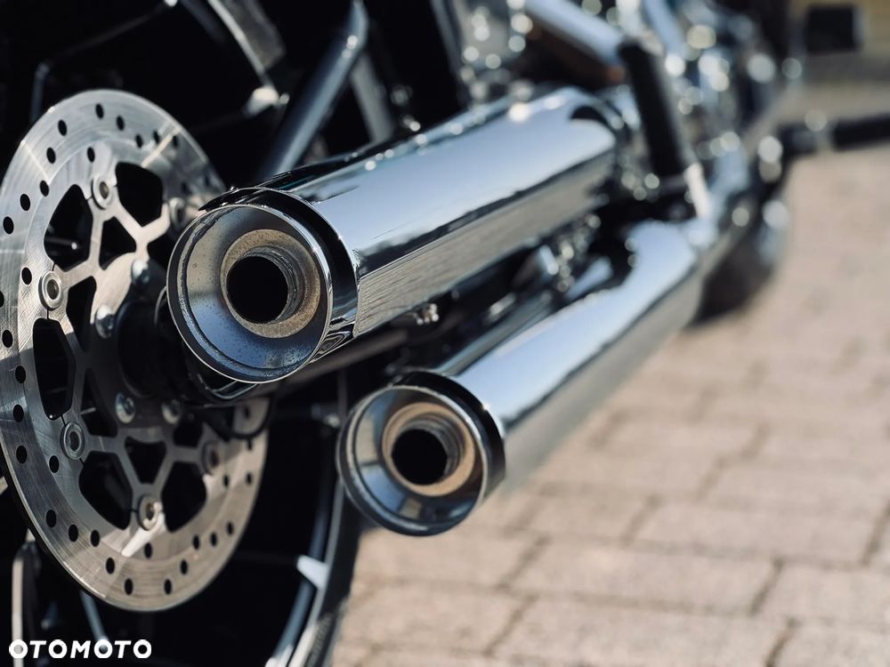 Harley-Davidson Softail Breakout - 10