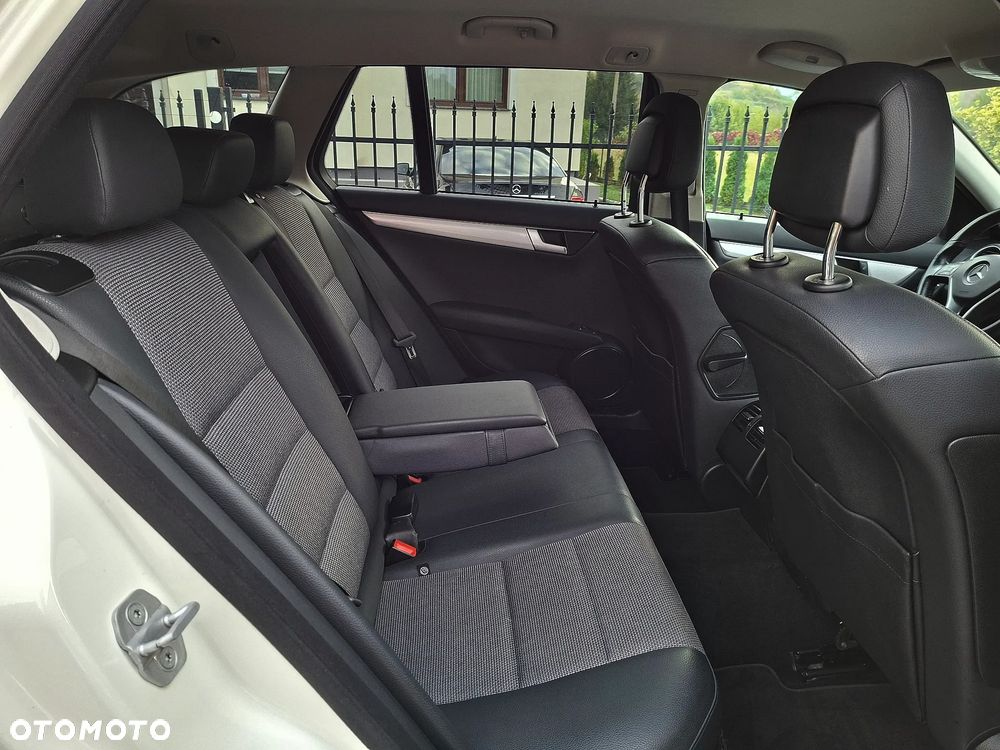 Mercedes-Benz Klasa C 180 BlueEFFICIENCY 7G-TRONIC Avantgarde - 36
