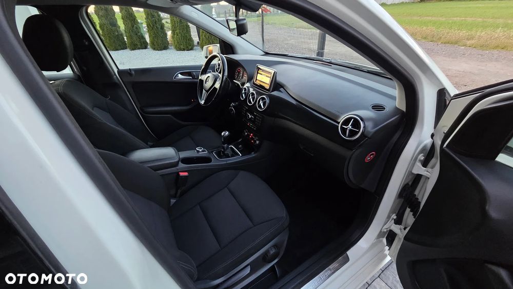 Mercedes-Benz Klasa B 180 (BlueEFFICIENCY) - 35