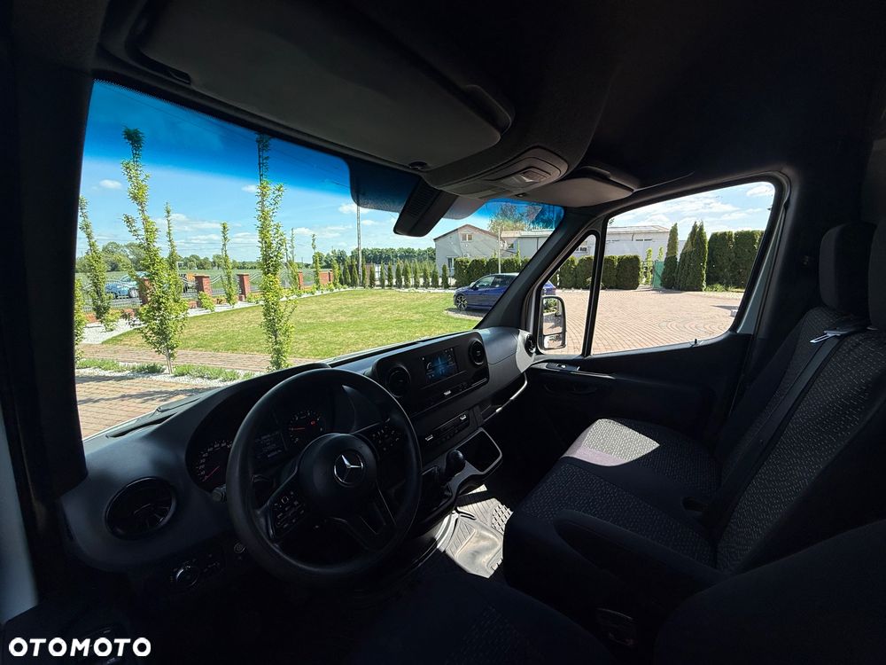 Mercedes-Benz Sprinter - 14
