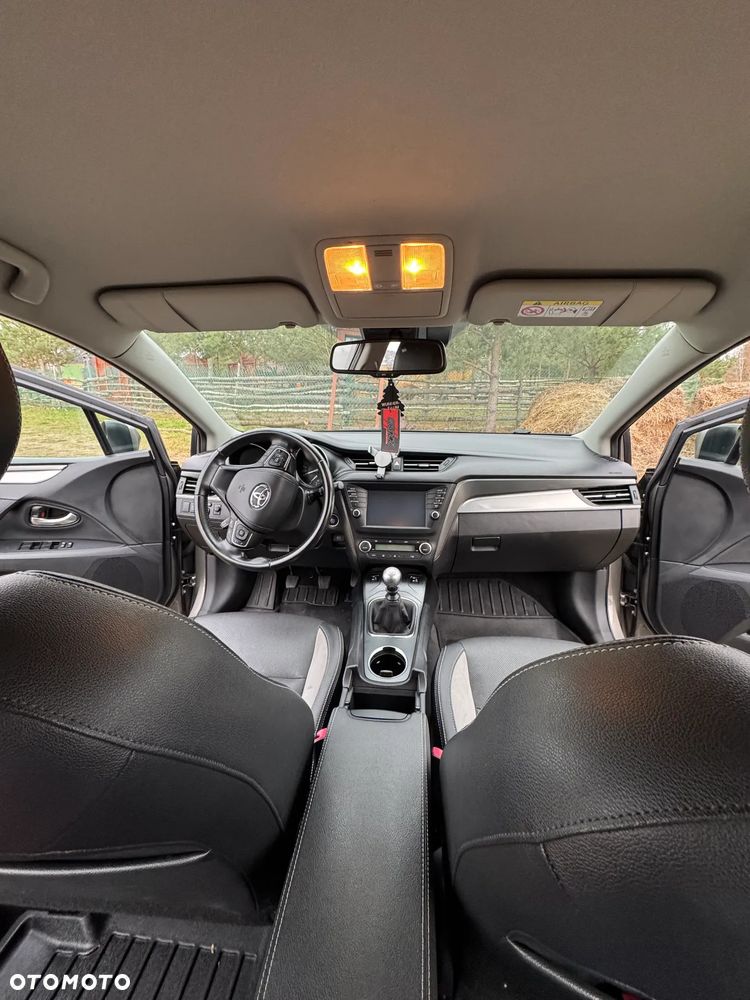 Toyota Avensis 2.0 D-4D Premium - 9