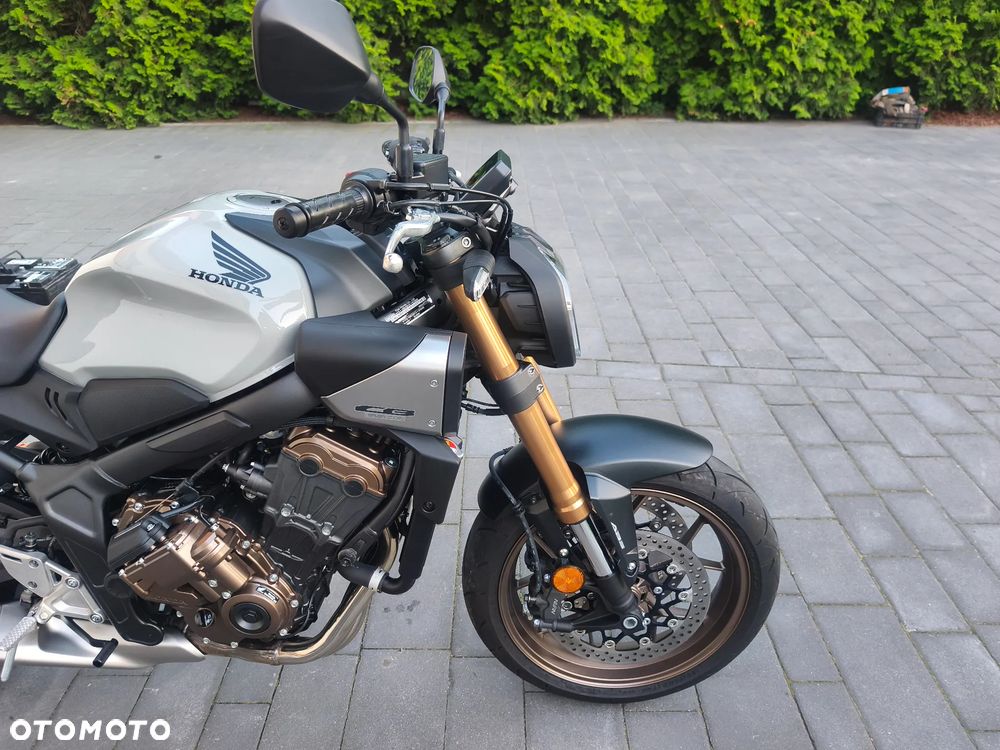 Honda CB - 12
