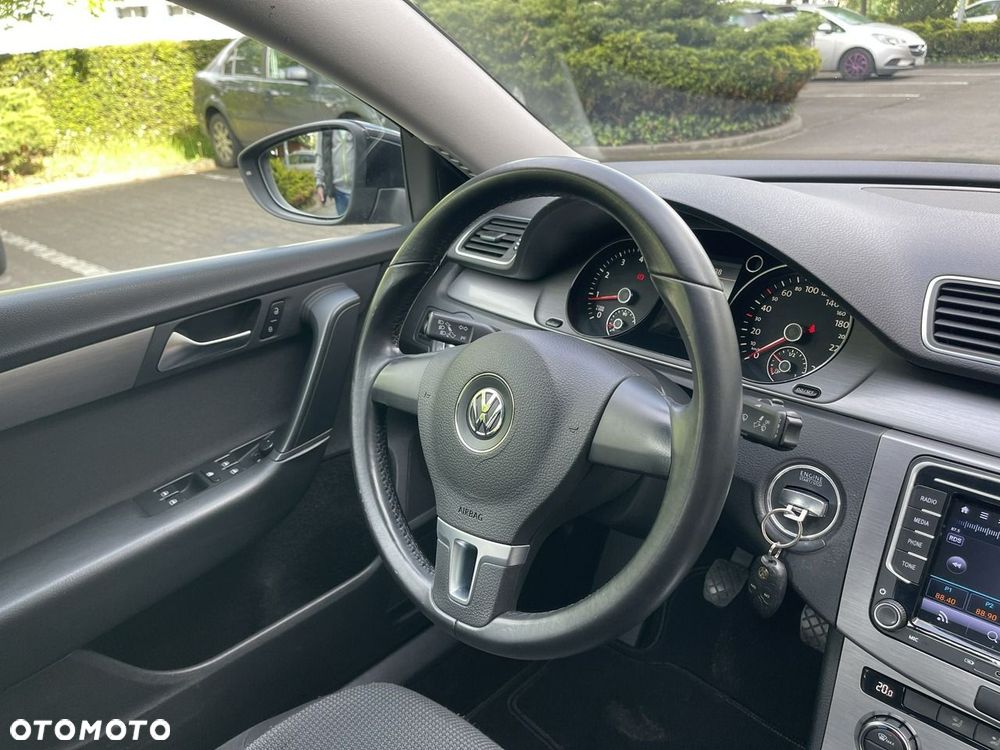 Volkswagen Passat - 28