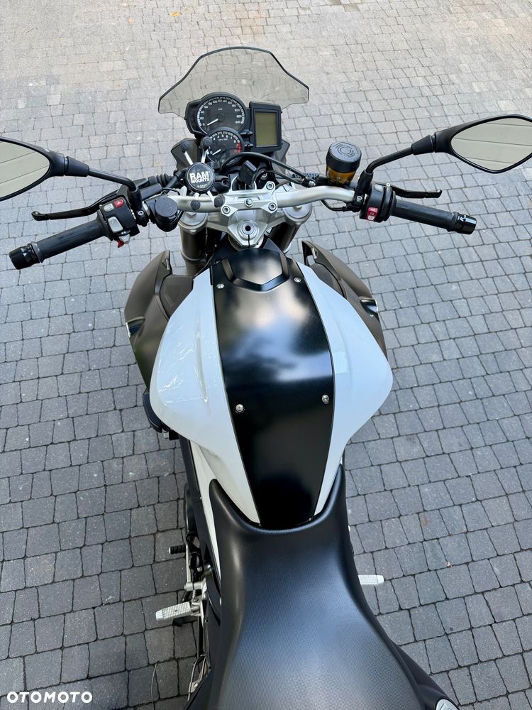 BMW F - 28