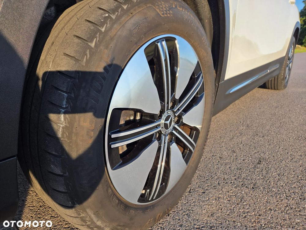 Mercedes-Benz EQB 250 66.5kWh Electric Art - 24