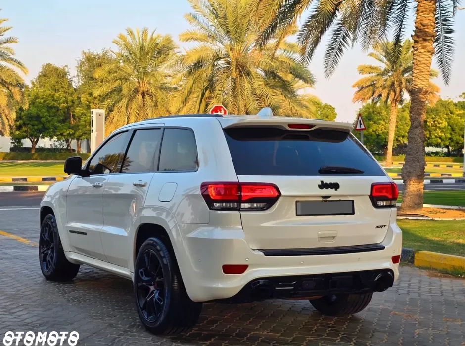 Jeep Grand Cherokee SRT8 - 6