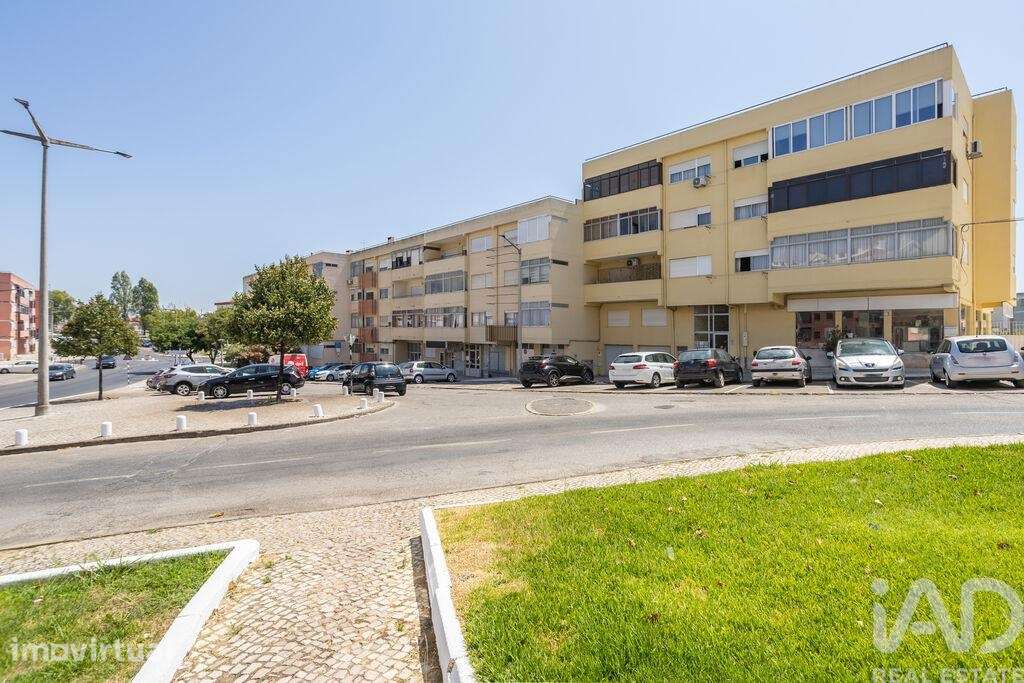 Apartamento T2 em Amora - Grande imagem: 2/33