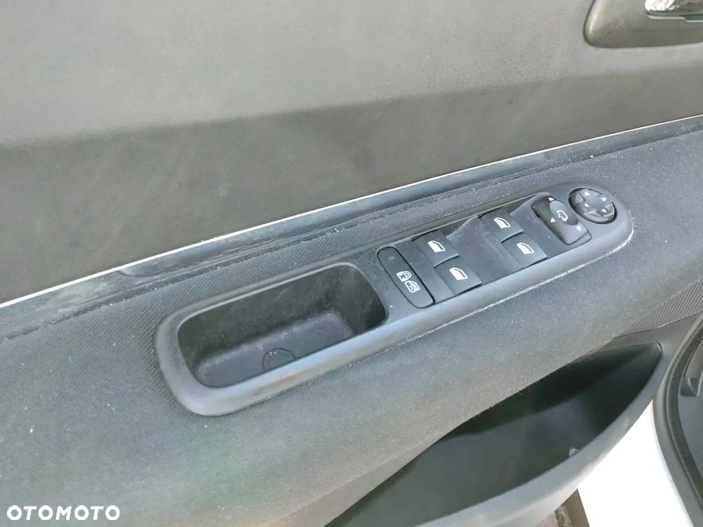 Peugeot 3008 1.6 THP Active - 28