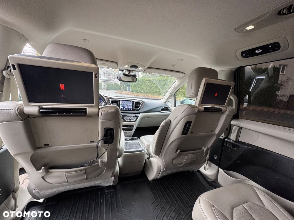 Chrysler Pacifica - 26