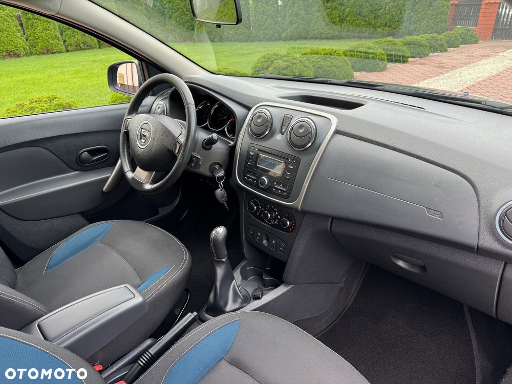 Dacia Logan TCe 90 Celebration - 12