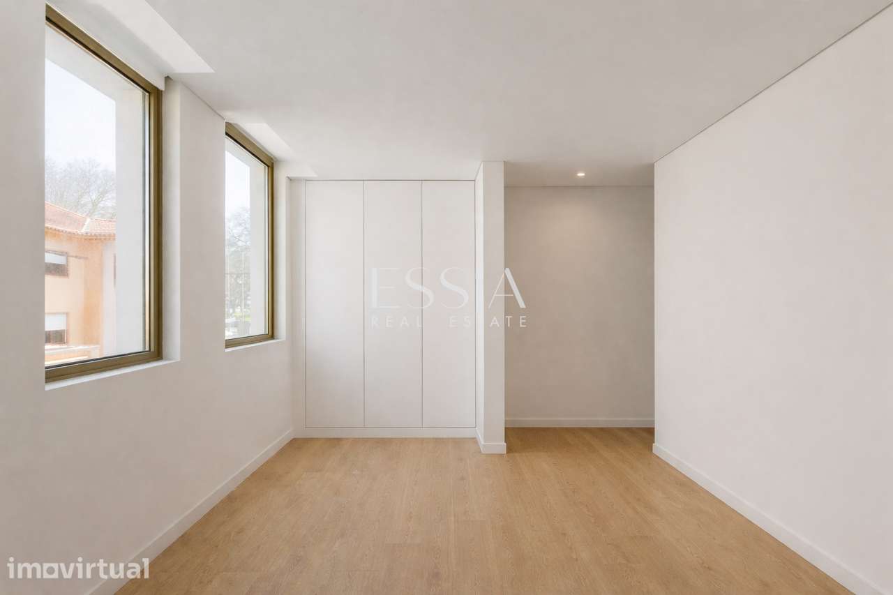 Moradia T4 Triplex com terraço, jardim e piscina no centro de Matosinh - Grande imagem: 3/26