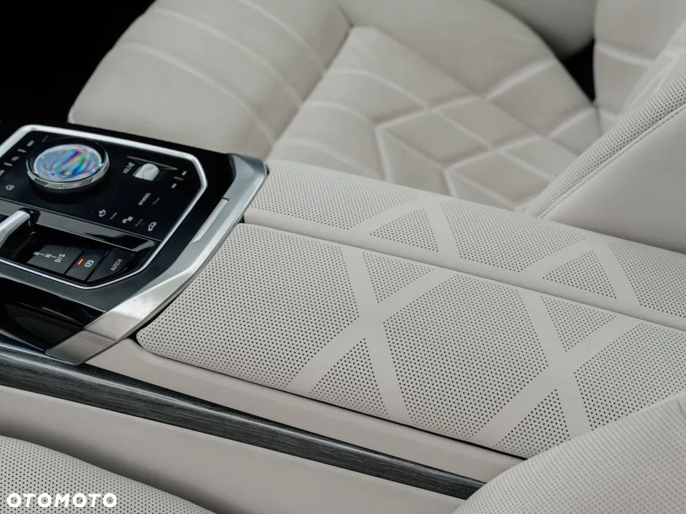 BMW Seria 7 740d xDrive - 13