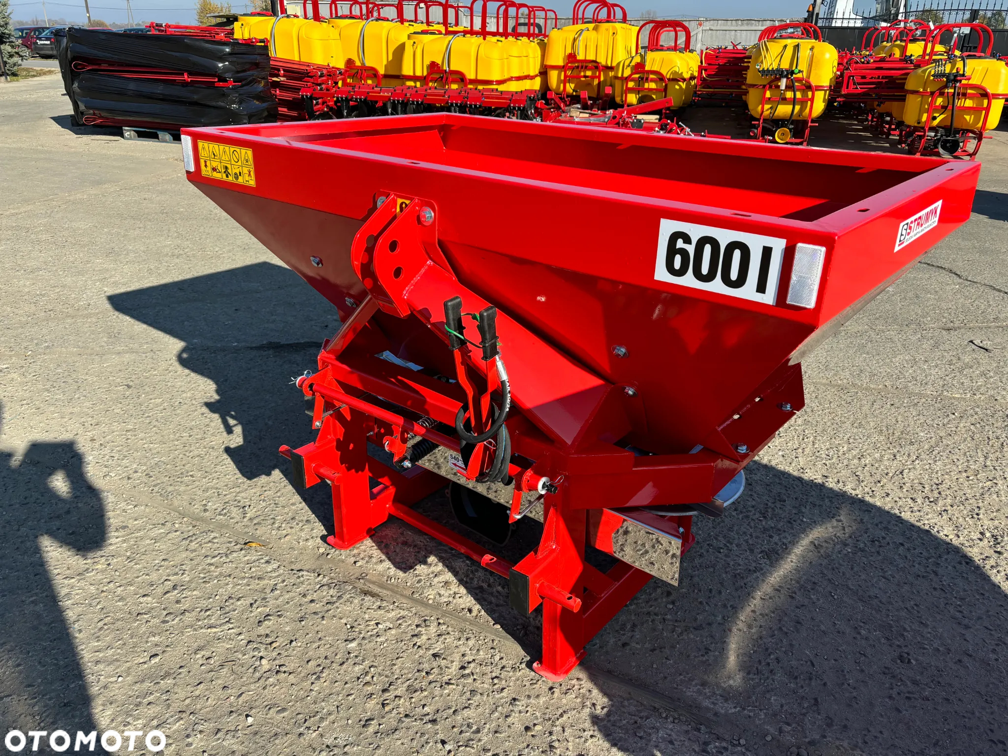 Rozsiewacz/siewka nawozu/ hydrauliczna/STRUMYK/ Darmowy transport/ DOSTĘPNE POJEMNOŚCI:600,800,1000,1200l - 2