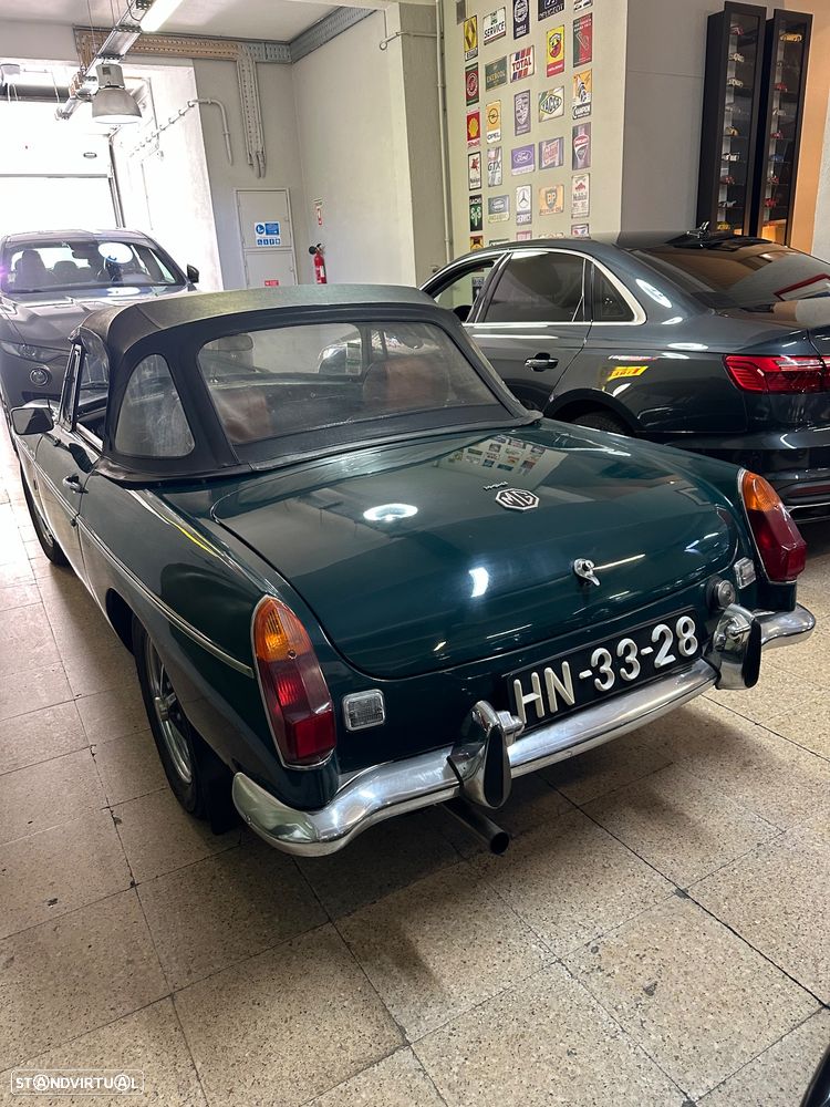 MG MGB - 22