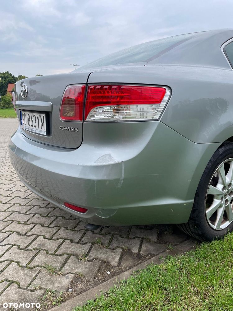 Toyota Avensis 1.8 Premium - 9