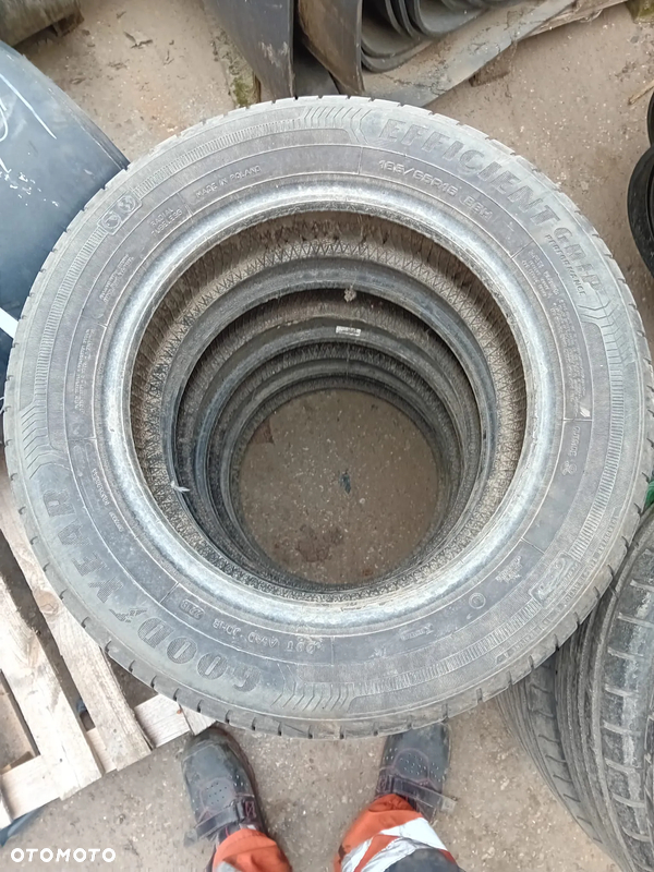 Opona Goodyear Efficentgrip 185/65R15 używana zima