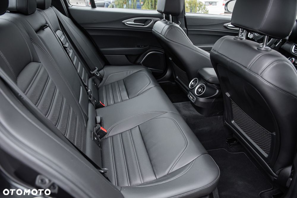 Alfa Romeo Giulia 2.0 Turbo 16V AT8-Q4 Veloce - 20