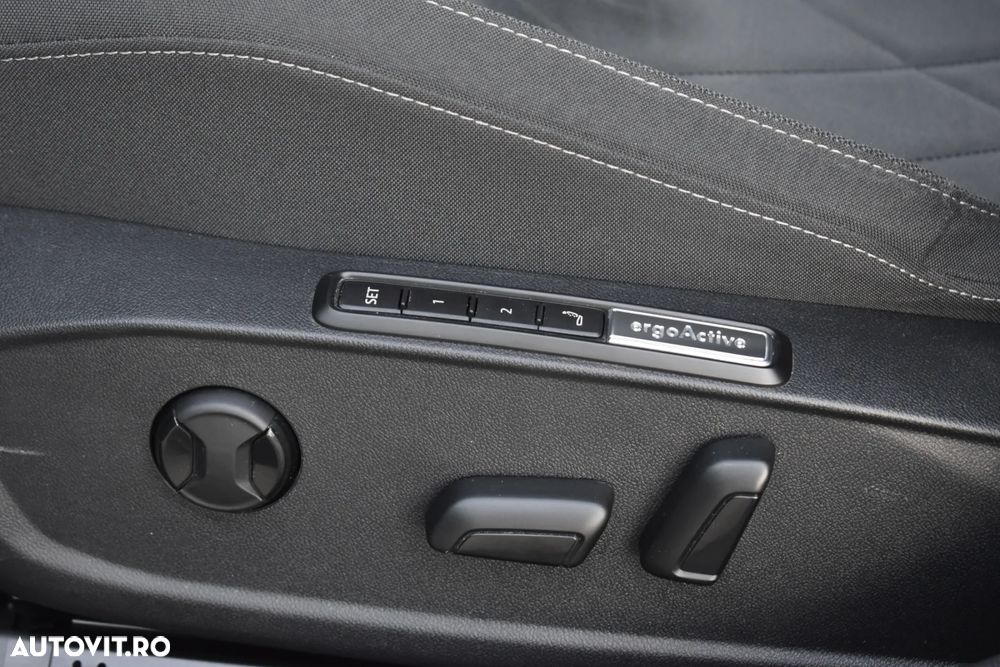 Volkswagen Golf 2.0 TDI Style - 36