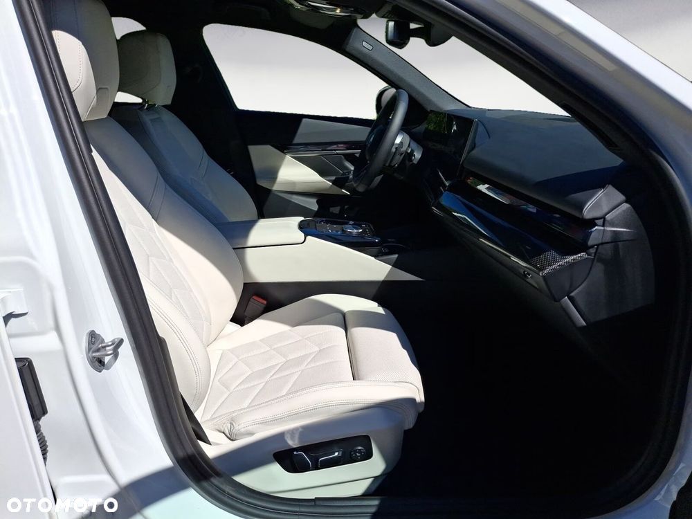 BMW Seria 5 550e xDrive - 12