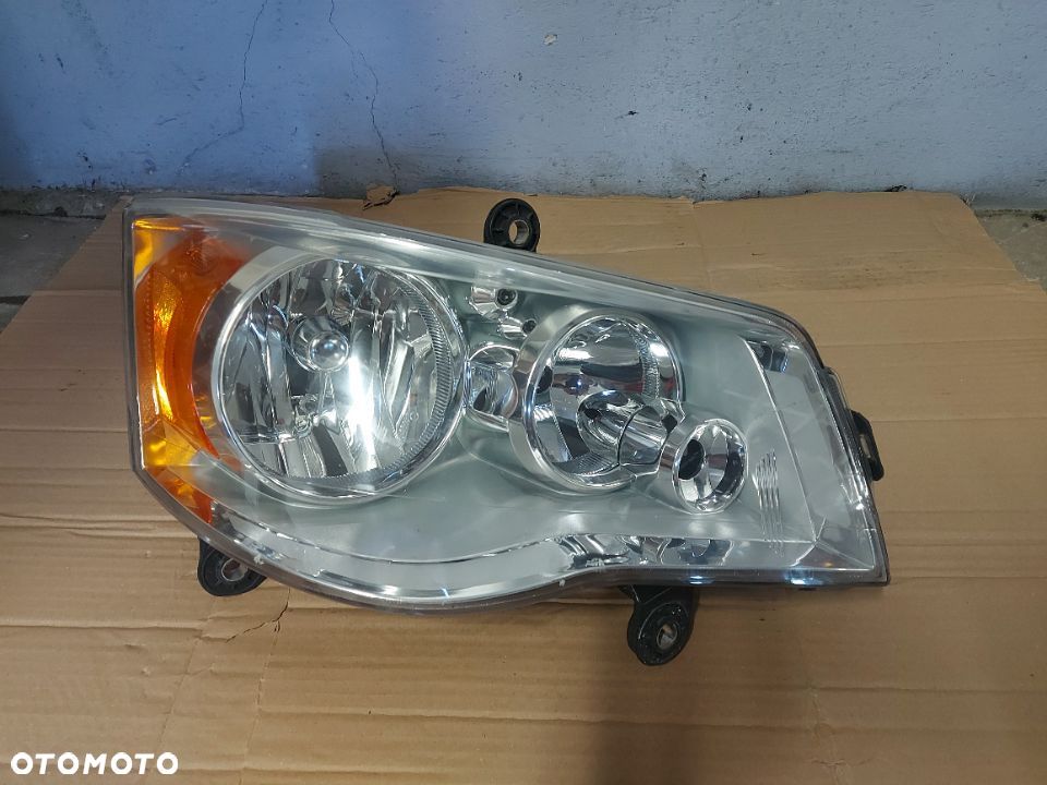 CHRYSLER TOWN&COUNTRY lampa przód prawa - 1