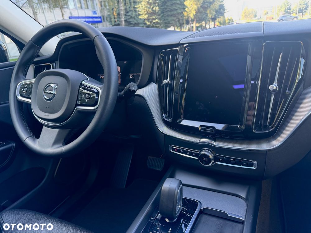 Volvo XC 60 T6 AWD Recharge Geartronic RDesign Expression - 25