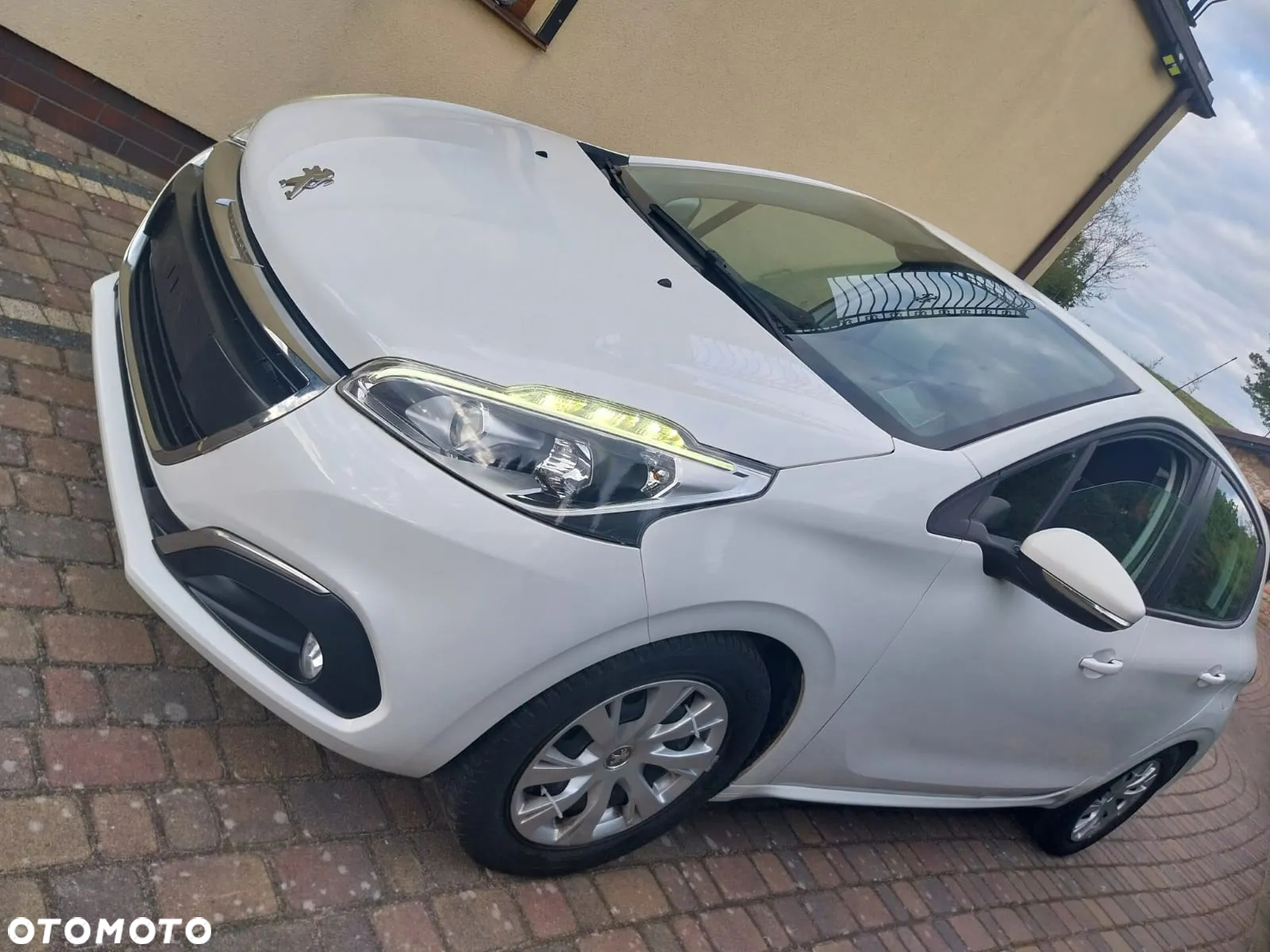 Peugeot 208 - 10