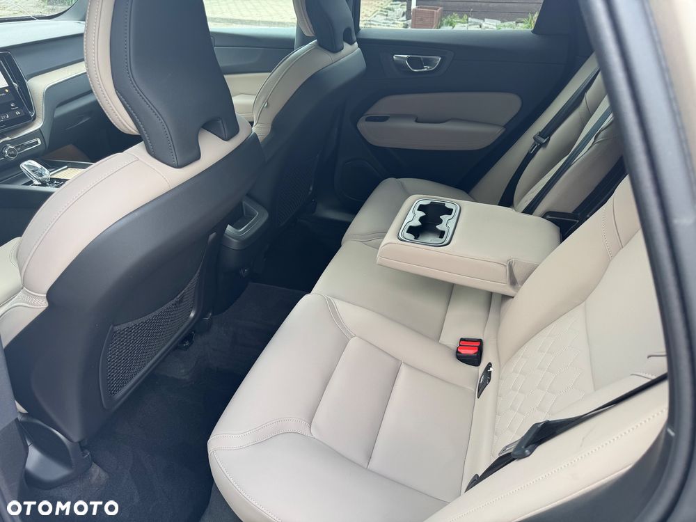 Volvo XC 60 B5 B AWD Plus Black Edition - 9