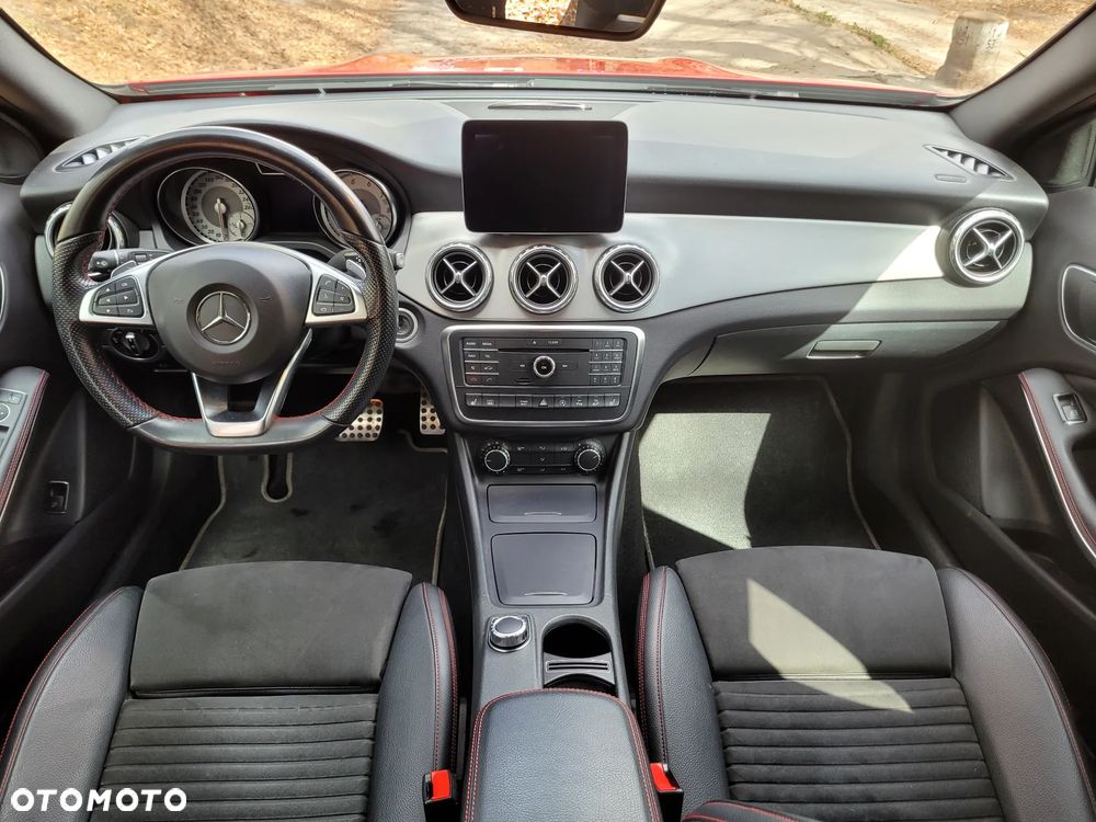 Mercedes-Benz GLA 250 4-Matic AMG Line - 17
