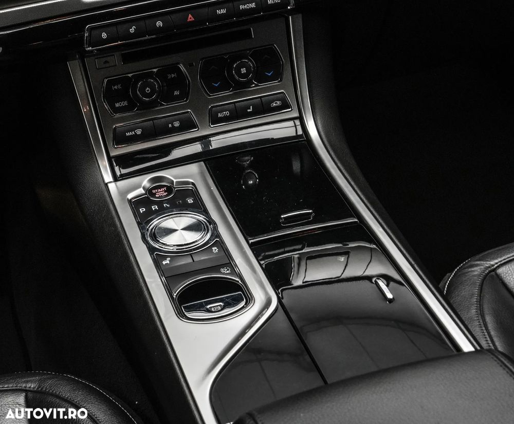 Jaguar XF 2.2D Premium Luxury - 19