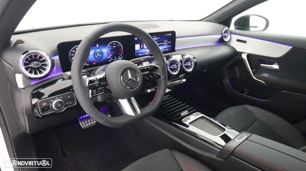 Mercedes-Benz A 180 Limousine d AMG Line Aut. - 24