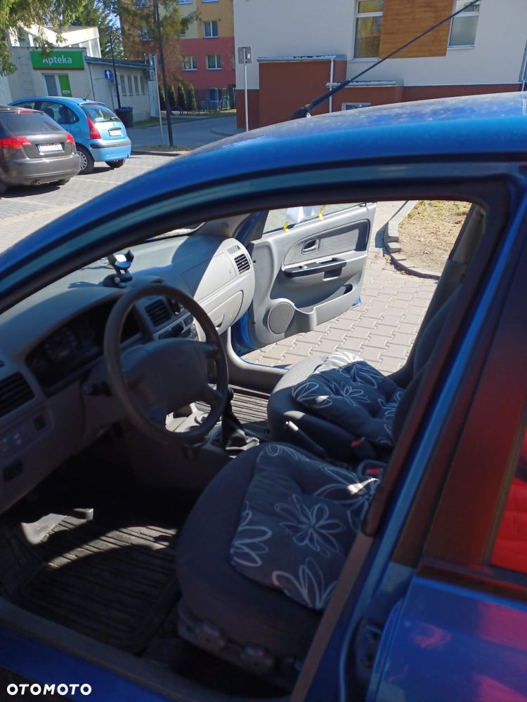 Kia Rio 1.5 GLX - 8