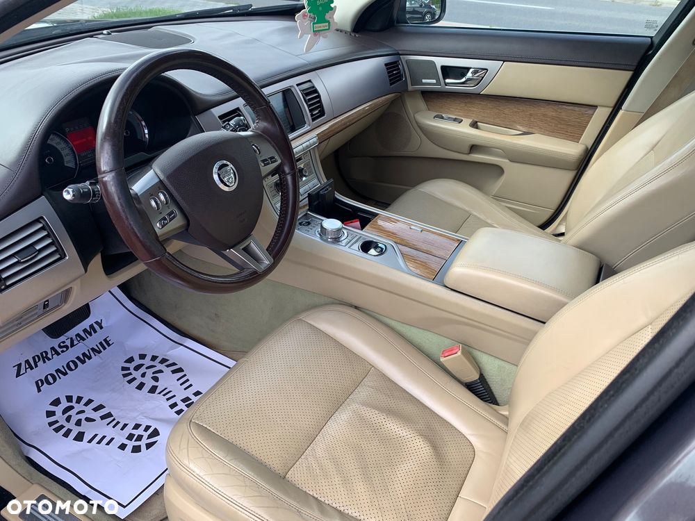 Jaguar XF 2.7 V6 Premium Luxury - 16