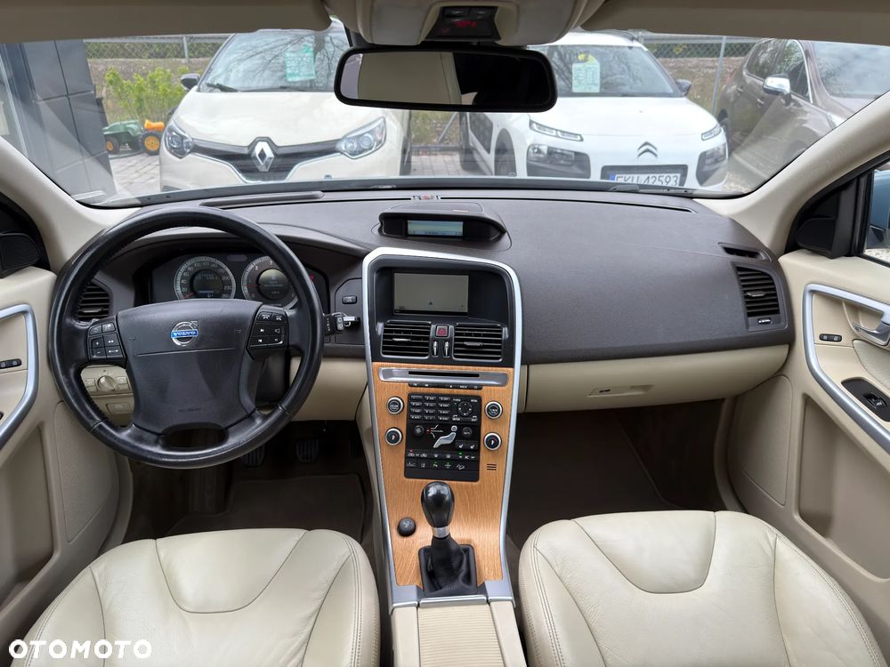 Volvo XC 60 D5 AWD Momentum - 8
