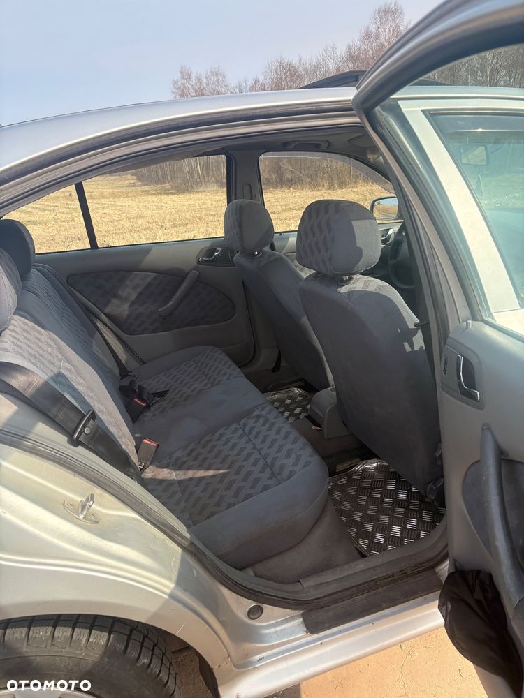 Skoda Octavia 1.8 GLX - 10