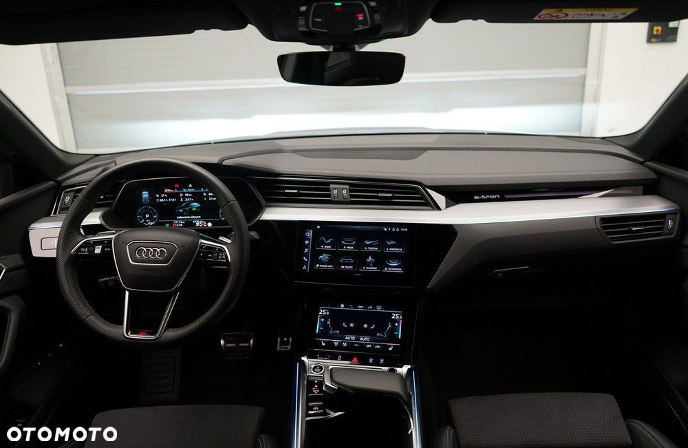 Audi Q8 Sportback e-tron - 17