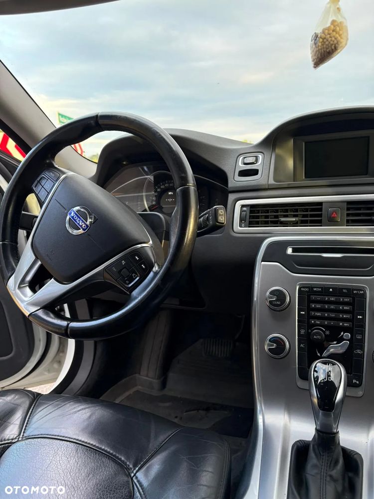 Volvo V70 D5 Geartronic Kinetic - 17