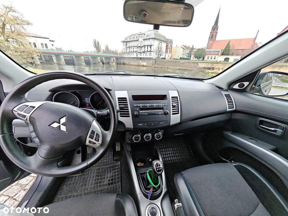 Mitsubishi Outlander 2.4 Intense + - 14