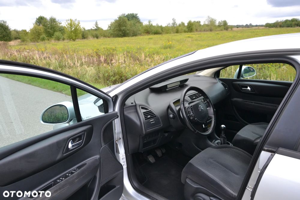 Citroën C4 1.6 16V Confort - 13