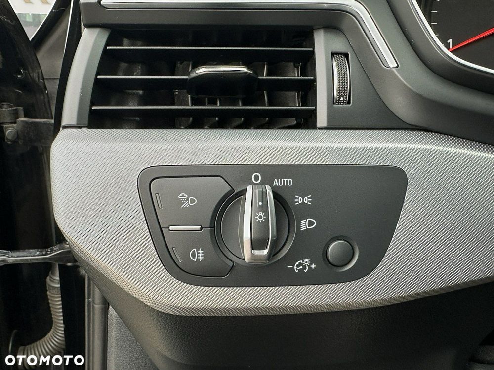 Audi A4 Avant 2.0 TDI ultra S tronic sport - 30