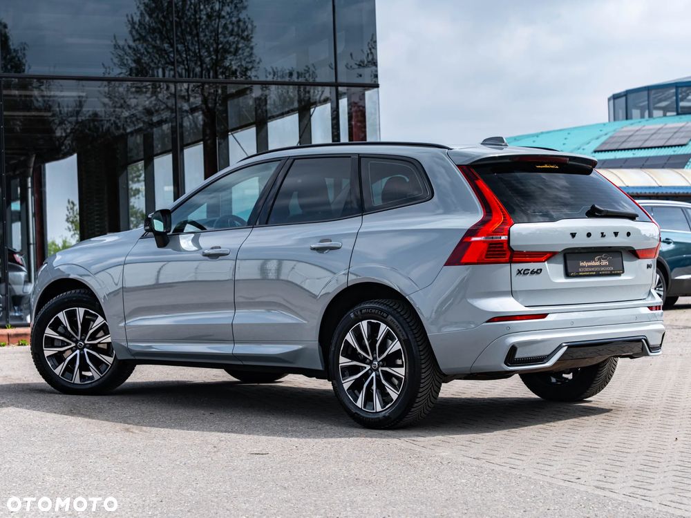 Volvo XC 60 B4 B Plus Dark - 11