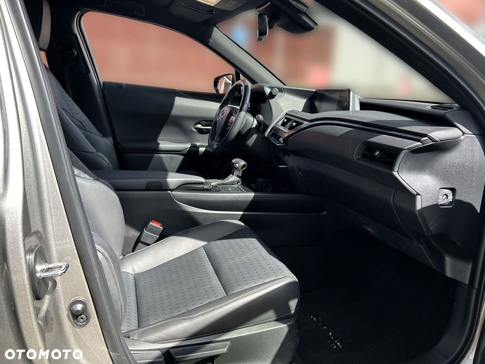 Lexus UX 250h GPF F Impression 2WD - 14