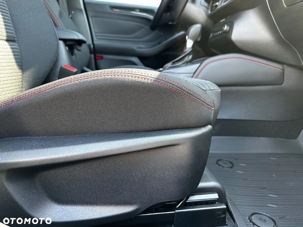 Ford Focus 1.0 EcoBoost mHEV ST-Line X - 24