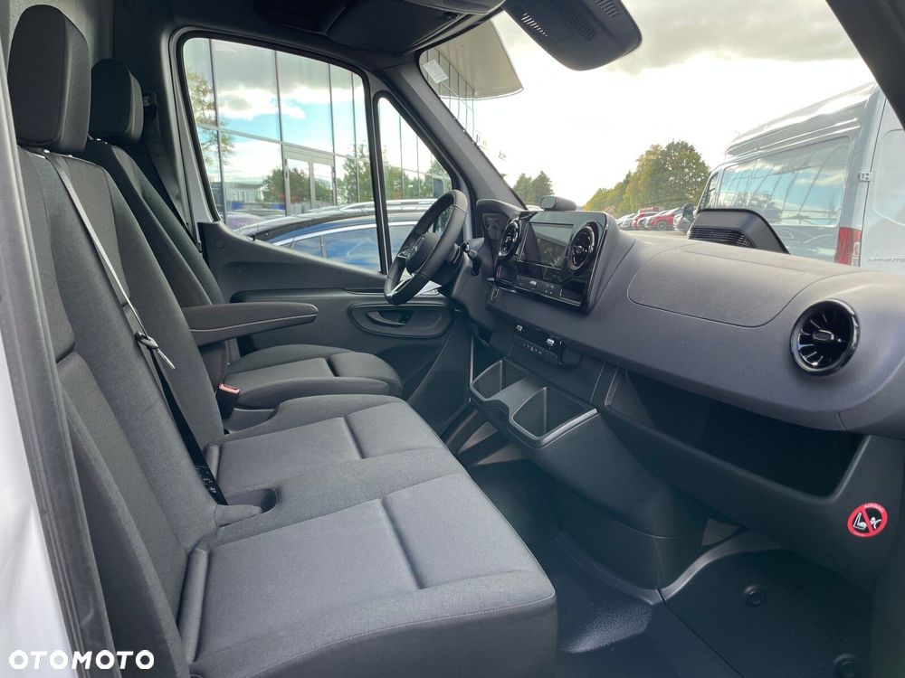 Mercedes-Benz Sprinter 319 CDI L2H2 Hak 3,5t Reflektory LED - 21