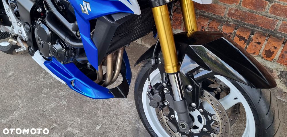 Suzuki GSR - 4