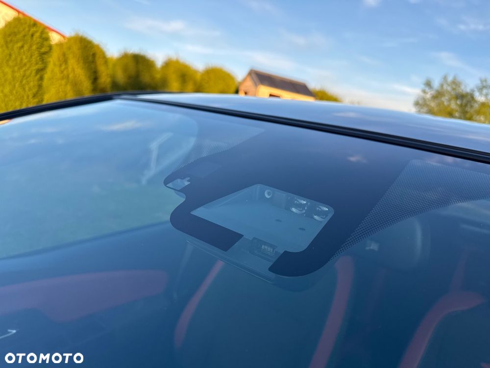 Toyota Yaris Hybrid 100 Selection Platinum - 38