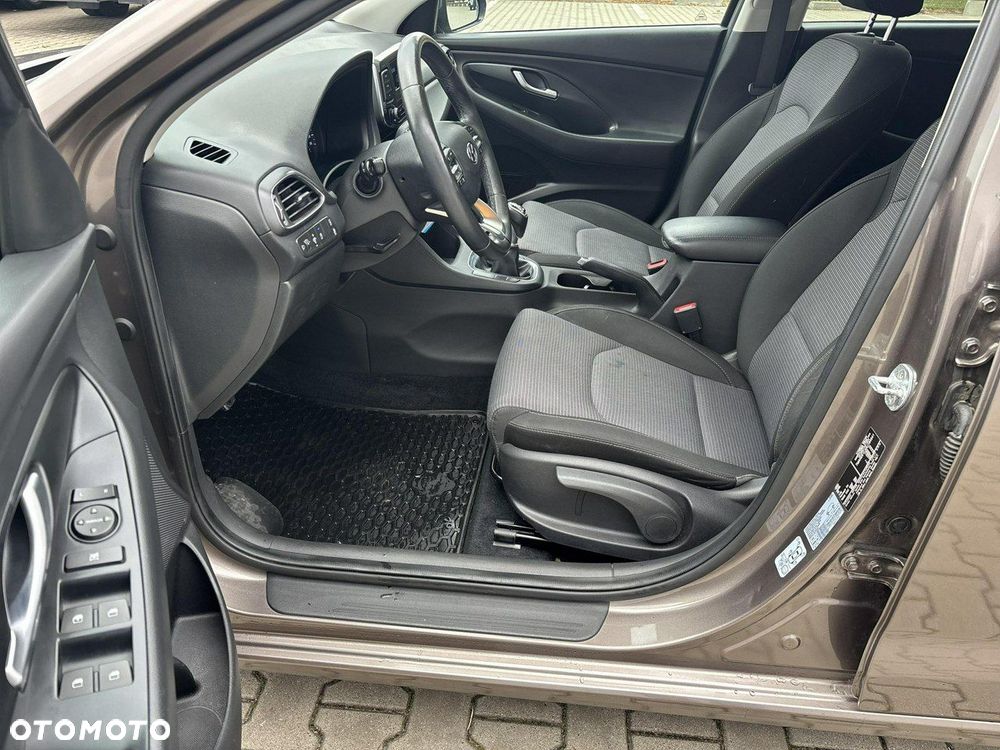 Hyundai i30 1.5 DPI Classic + - 11