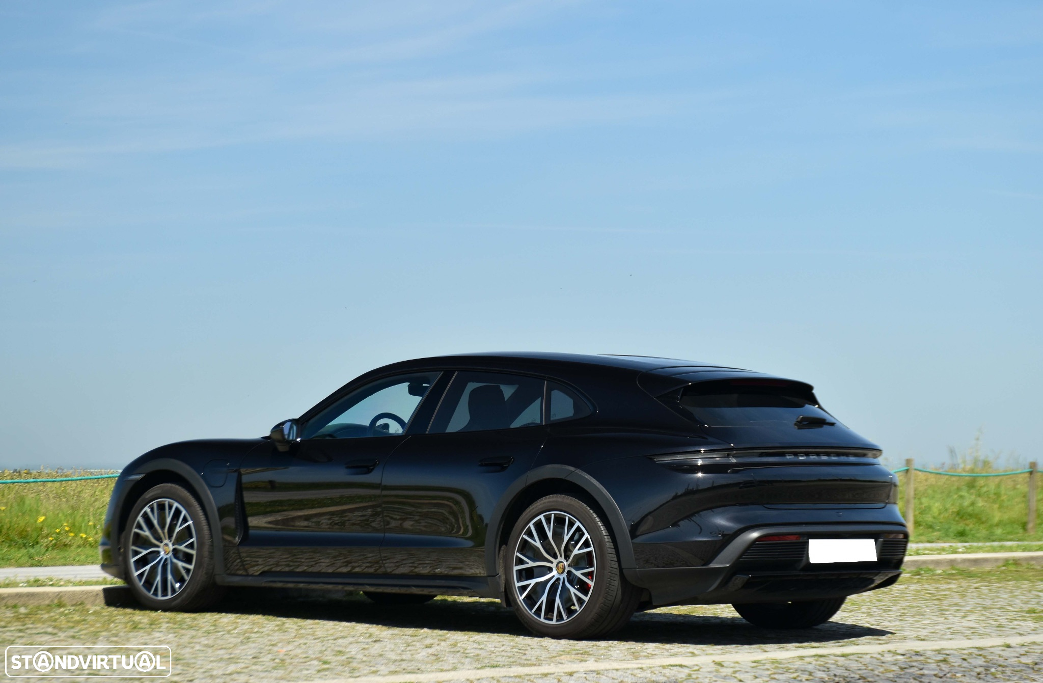 Porsche Taycan Cross Turismo 4S - 5