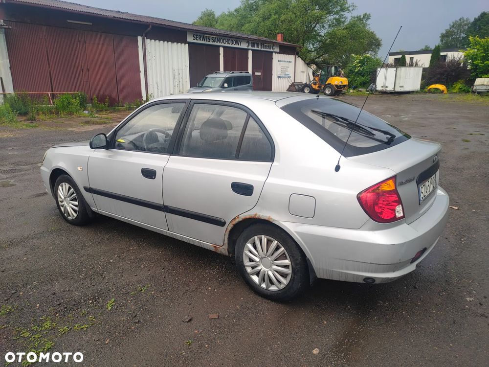 Hyundai Accent - 8