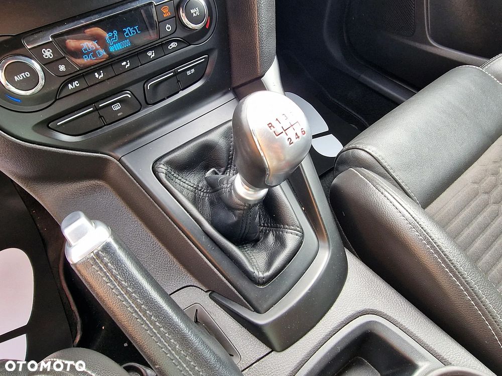 Ford Focus 2.0 EcoBoost ST mit Leder-Sport-Paket - 17