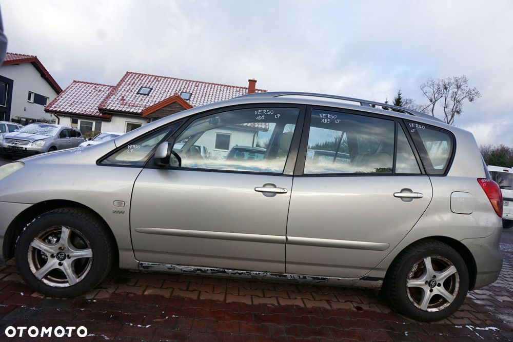 TOYOTA COROLLA VERSO I E12 2003 1D9 1.8 16V 1ZZ-FE 135KM C52 SREBRNY na części - 2
